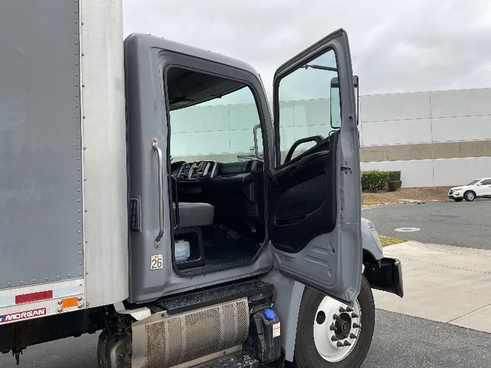 Medium Duty Box Truck-Light and Medium Duty Trucks-Hino-2019-268-Torrance-CA-136,343\n\t\tmiles-$ 57,250 - Image 20