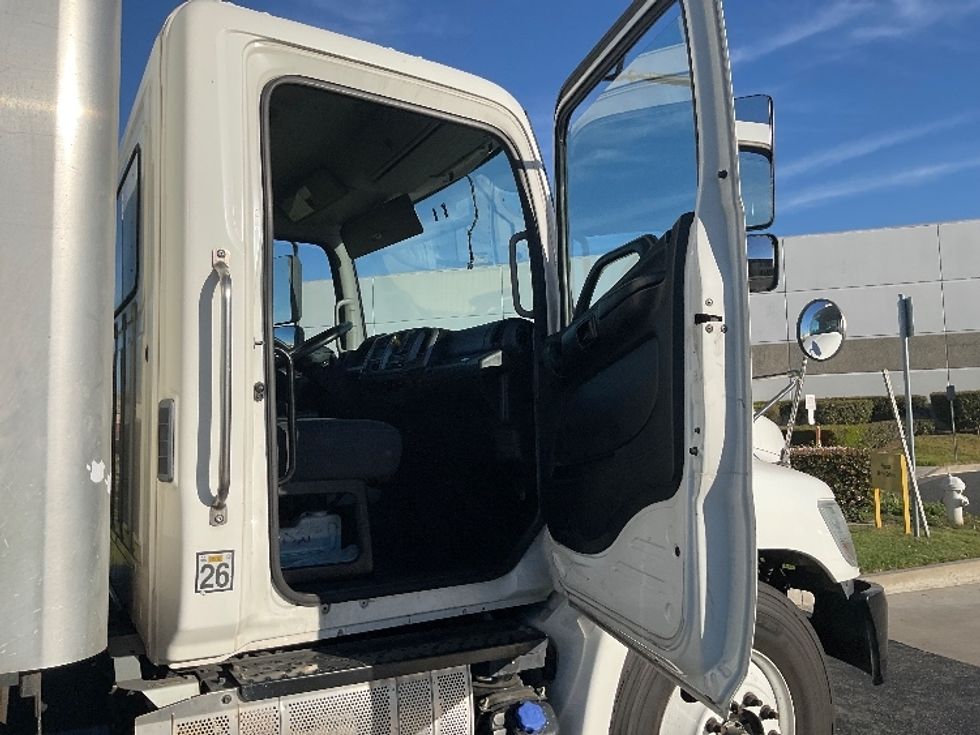Medium Duty Box Truck-Light and Medium Duty Trucks-Hino-2019-268-Torrance-CA-168,900\n\t\tmiles-$ 47,250 - Image 19