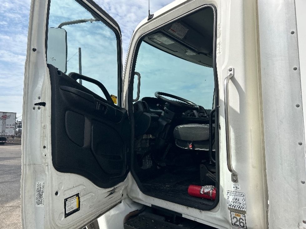 Medium Duty Box Truck-Light and Medium Duty Trucks-Hino-2019-268-Torrance-CA-204,494\n\t\tmiles-$ 51,500 - Image 16