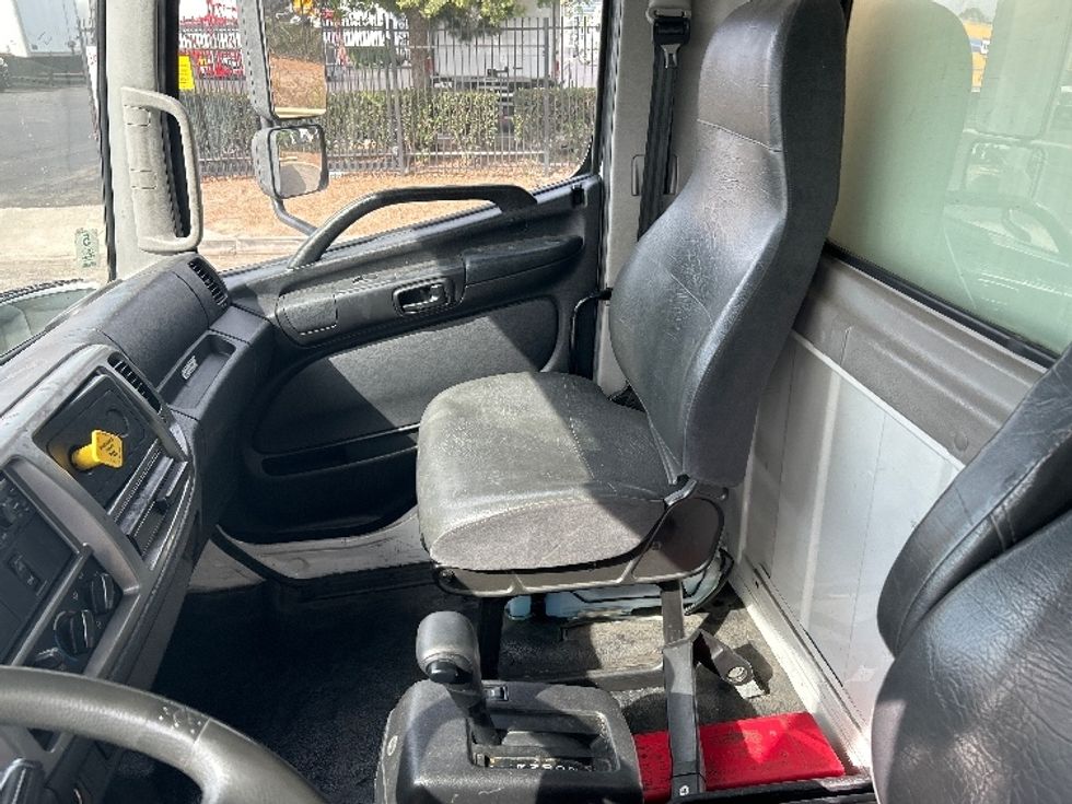 Medium Duty Box Truck-Light and Medium Duty Trucks-Hino-2019-268-Torrance-CA-204,494\n\t\tmiles-$ 51,500 - Image 19