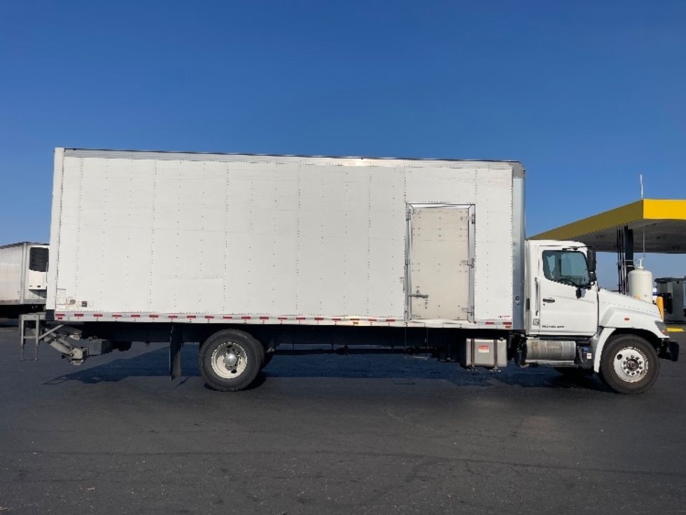 Medium Duty Box Truck-Light and Medium Duty Trucks-Hino-2019-268-Torrance-CA-219,585\n\t\tmiles-$ 45,750 - Image 15