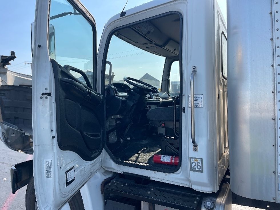 Medium Duty Box Truck-Light and Medium Duty Trucks-Hino-2019-268-Torrance-CA-219,585\n\t\tmiles-$ 45,750 - Image 16