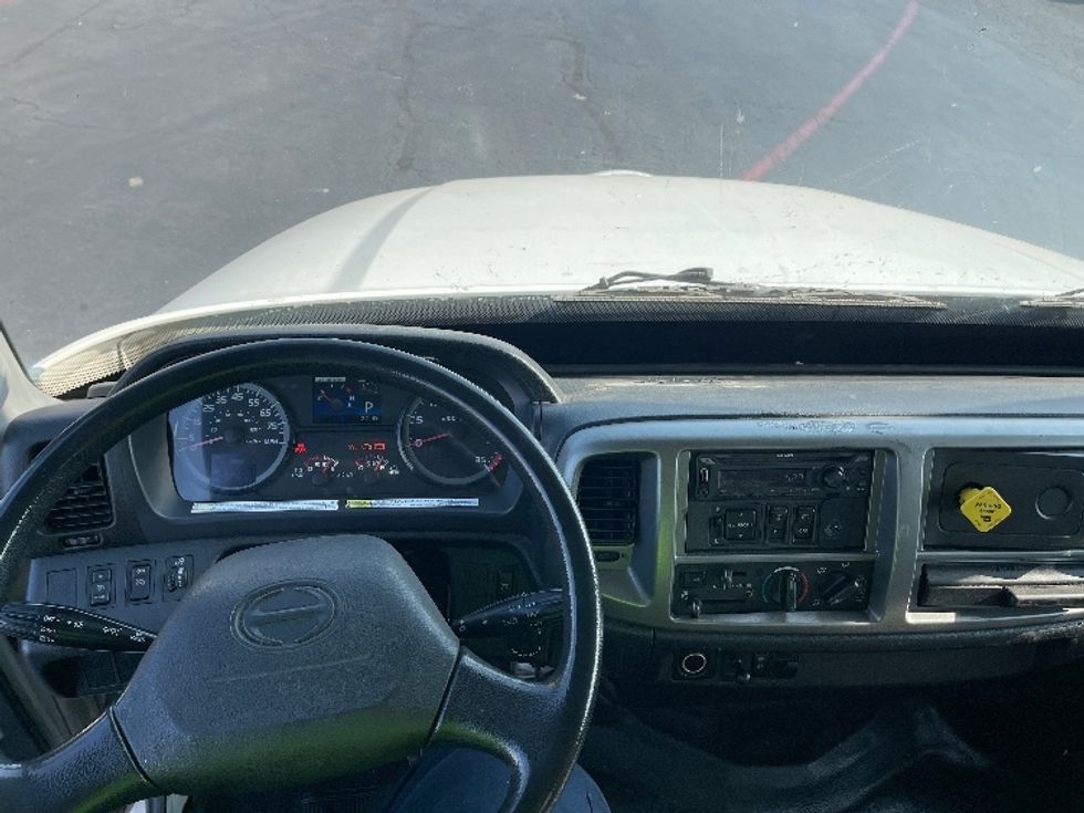 Medium Duty Box Truck-Light and Medium Duty Trucks-Hino-2019-268-Torrance-CA-219,585\n\t\tmiles-$ 45,750 - Image 17