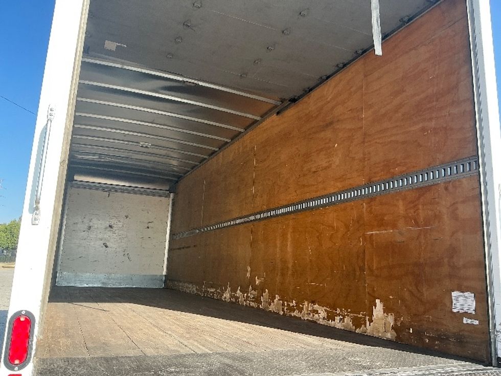Medium Duty Box Truck-Light and Medium Duty Trucks-Hino-2019-268-Torrance-CA-226,386\n\t\tmiles-$ 44,000 - Image 12