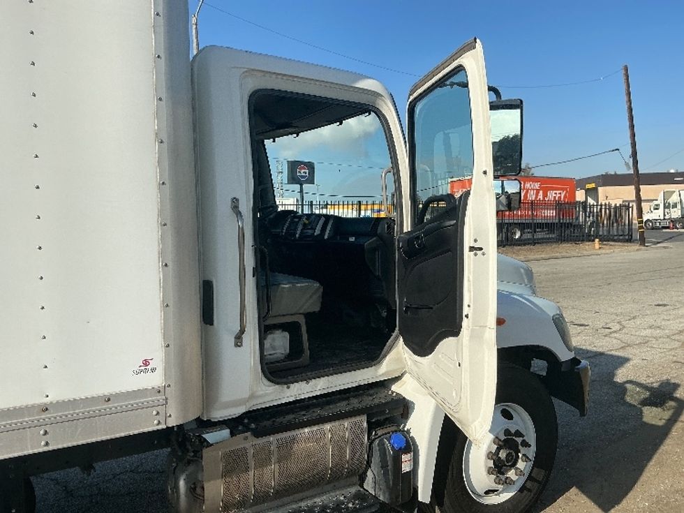 Medium Duty Box Truck-Light and Medium Duty Trucks-Hino-2019-268-Torrance-CA-226,386\n\t\tmiles-$ 44,000 - Image 19