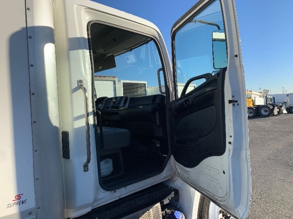 Medium Duty Box Truck-Light and Medium Duty Trucks-Hino-2019-268-Torrance-CA-227,619\n\t\tmiles-$ 44,000 - Image 20