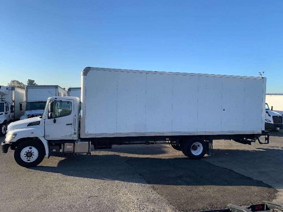 Medium Duty Box Truck-Light and Medium Duty Trucks-Hino-2019-268-Torrance-CA-227,619\n\t\tmiles-$ 44,000 - Image 4