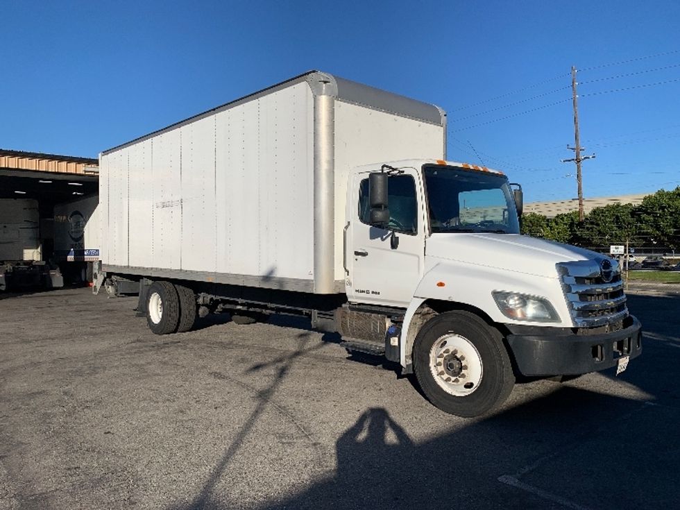 Medium Duty Box Truck-Light and Medium Duty Trucks-Hino-2019-268-Torrance-CA-237,595\n\t\tmiles-$ 42,250 - Image 1