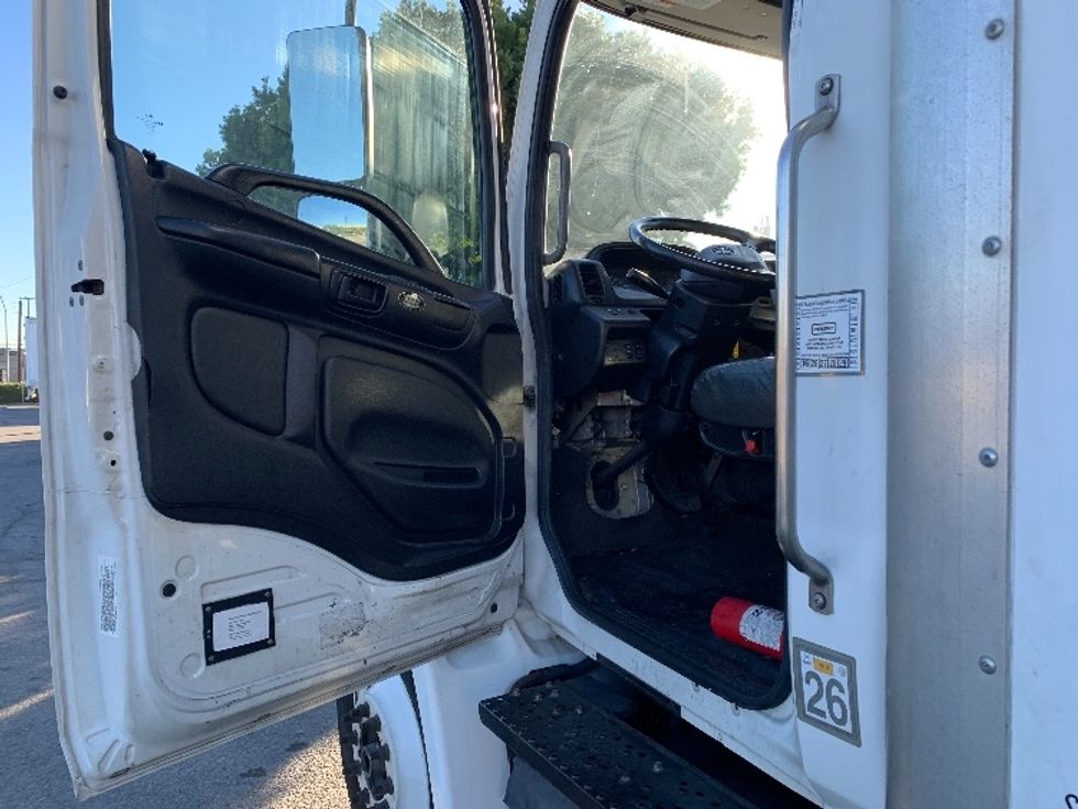 Medium Duty Box Truck-Light and Medium Duty Trucks-Hino-2019-268-Torrance-CA-237,595\n\t\tmiles-$ 42,250 - Image 16