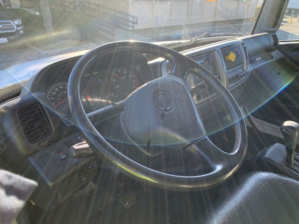 Medium Duty Box Truck-Light and Medium Duty Trucks-Hino-2019-268-Torrance-CA-237,595\n\t\tmiles-$ 42,250 - Image 17