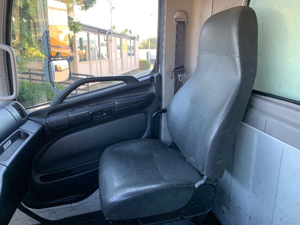 Medium Duty Box Truck-Light and Medium Duty Trucks-Hino-2019-268-Torrance-CA-237,595\n\t\tmiles-$ 42,250 - Image 19