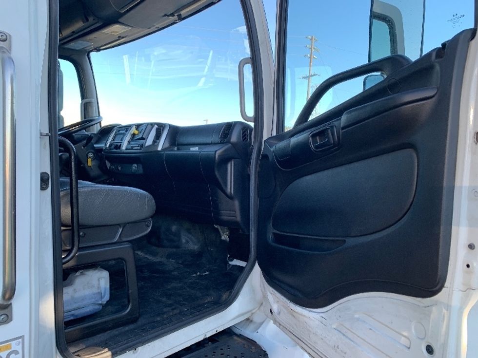 Medium Duty Box Truck-Light and Medium Duty Trucks-Hino-2019-268-Torrance-CA-237,595\n\t\tmiles-$ 42,250 - Image 20