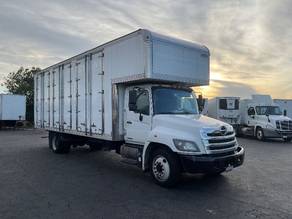 Medium Duty Box Truck-Light and Medium Duty Trucks-Hino-2019-268-Torrance-CA-261,675\n\t\tmiles-$ 40,500 - Image 1