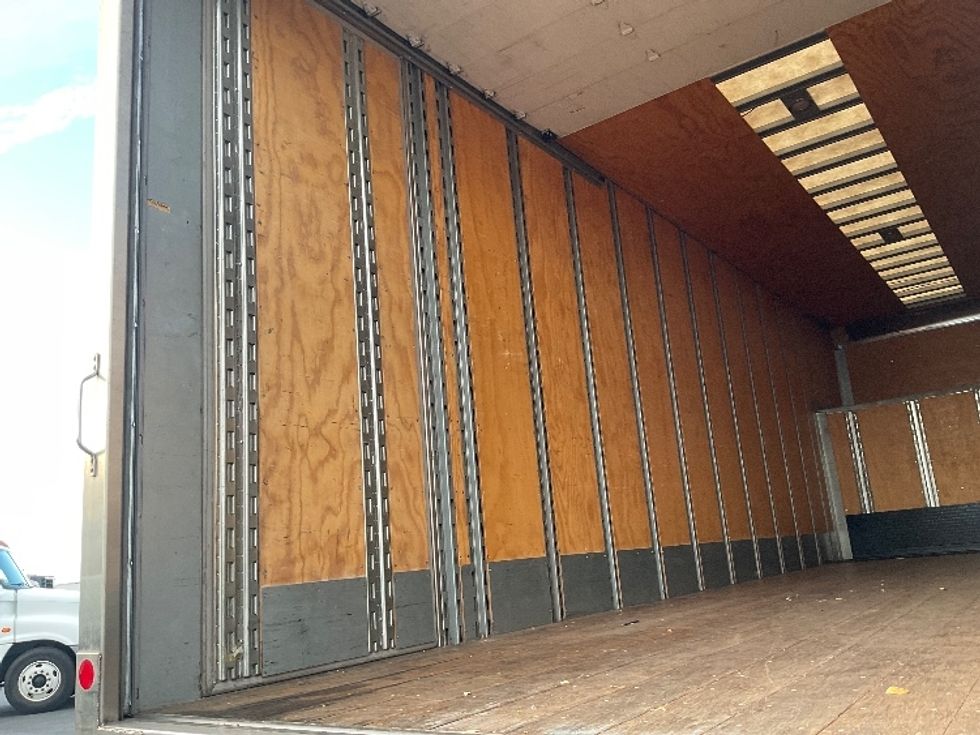 Medium Duty Box Truck-Light and Medium Duty Trucks-Hino-2019-268-Torrance-CA-261,675\n\t\tmiles-$ 40,500 - Image 11