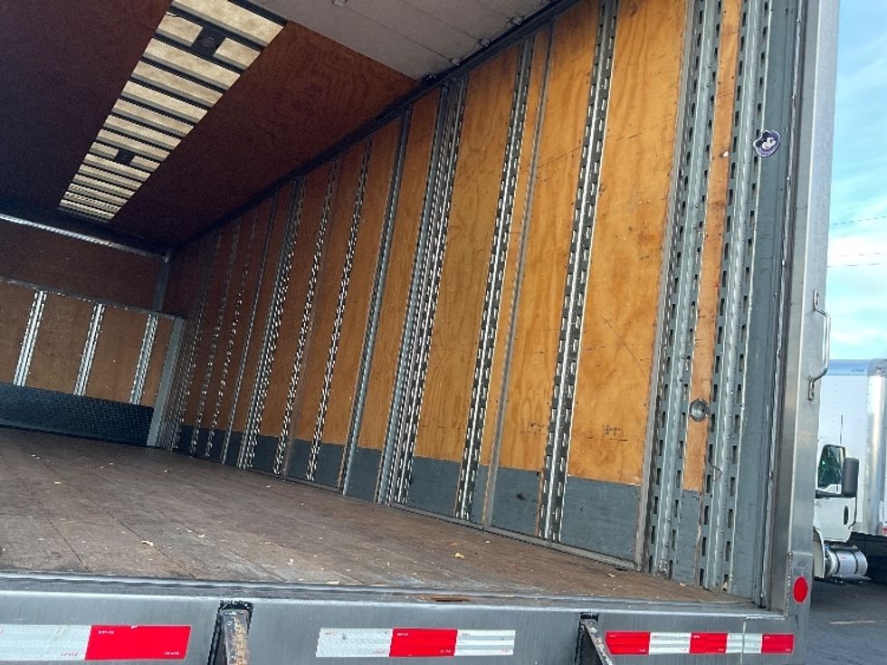 Medium Duty Box Truck-Light and Medium Duty Trucks-Hino-2019-268-Torrance-CA-261,675\n\t\tmiles-$ 40,500 - Image 12