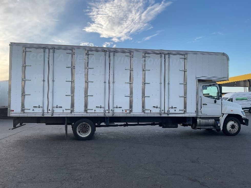 Medium Duty Box Truck-Light and Medium Duty Trucks-Hino-2019-268-Torrance-CA-261,675\n\t\tmiles-$ 40,500 - Image 15