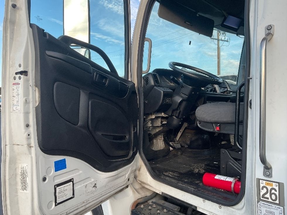 Medium Duty Box Truck-Light and Medium Duty Trucks-Hino-2019-268-Torrance-CA-261,675\n\t\tmiles-$ 40,500 - Image 16