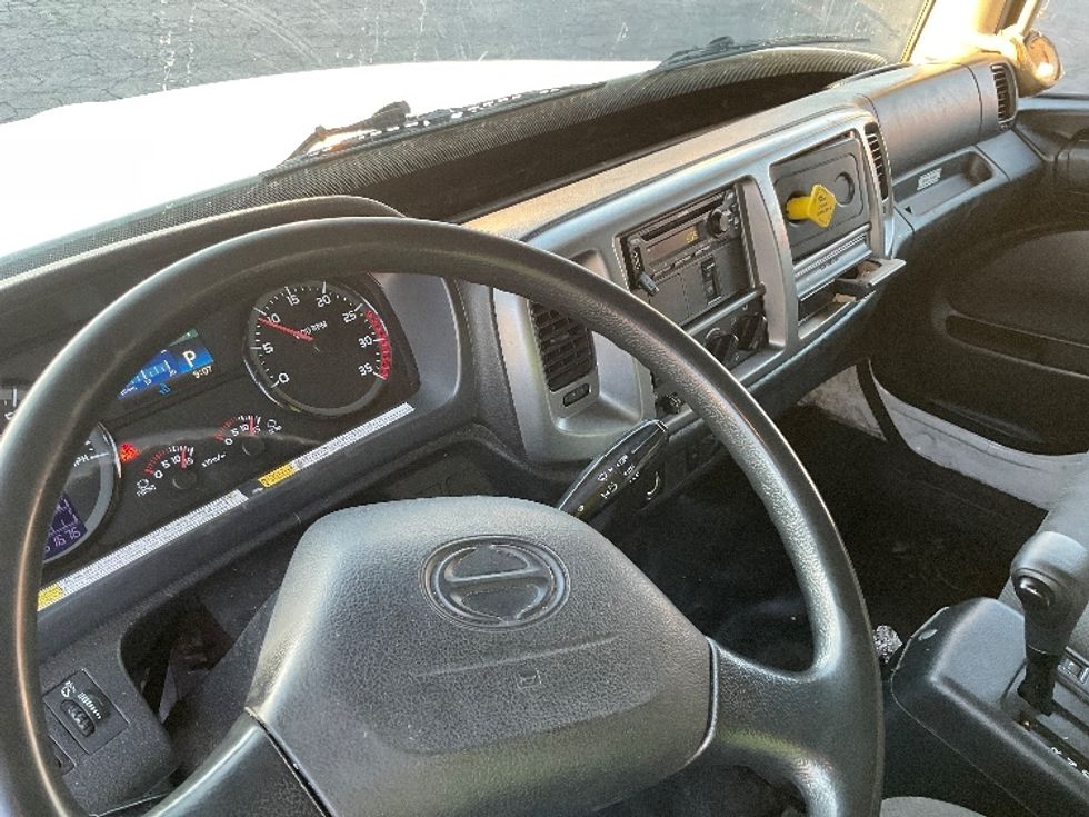 Medium Duty Box Truck-Light and Medium Duty Trucks-Hino-2019-268-Torrance-CA-261,675\n\t\tmiles-$ 40,500 - Image 17