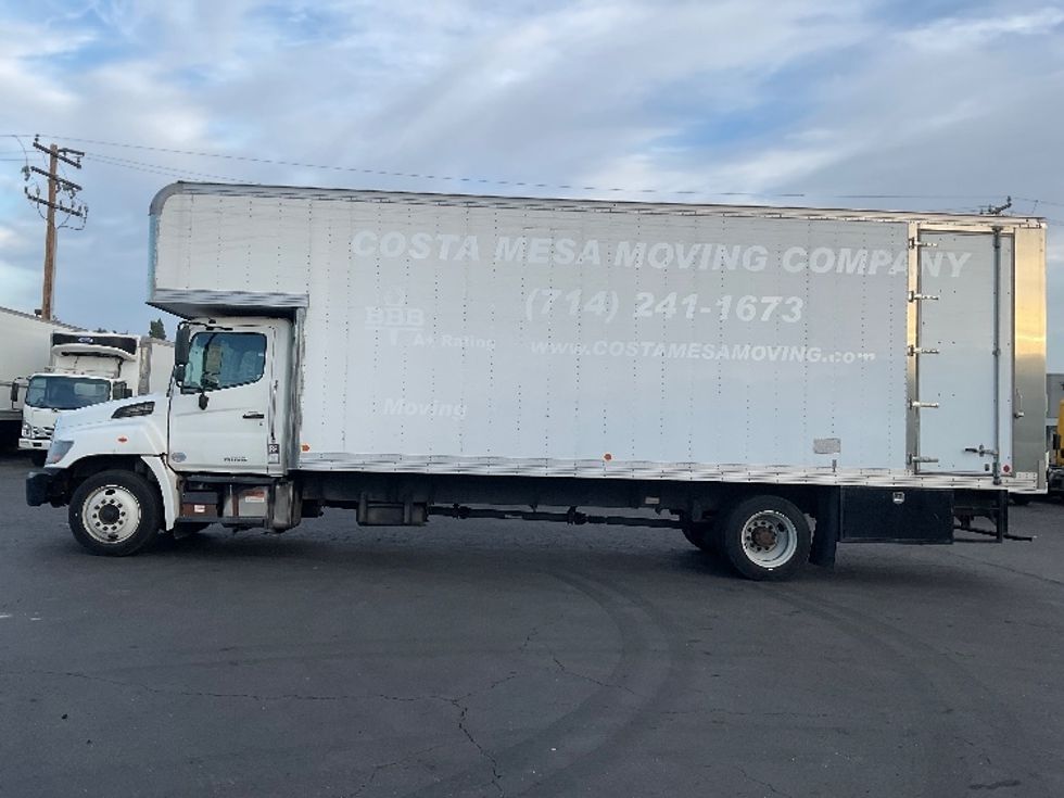 Medium Duty Box Truck-Light and Medium Duty Trucks-Hino-2019-268-Torrance-CA-261,675\n\t\tmiles-$ 40,500 - Image 4
