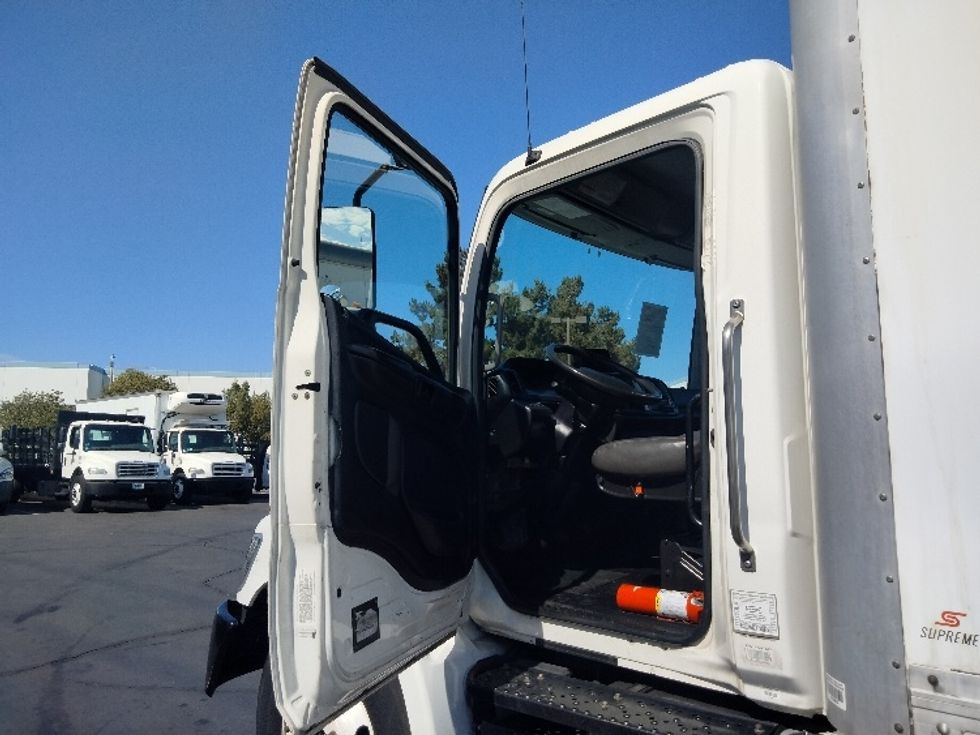 Medium Duty Box Truck-Light and Medium Duty Trucks-Hino-2019-268-Torrance-CA-261,778\n\t\tmiles-$ 44,250 - Image 16