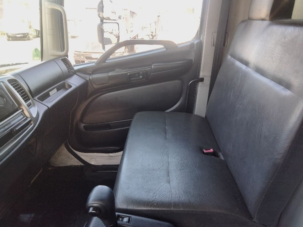 Medium Duty Box Truck-Light and Medium Duty Trucks-Hino-2019-268-Torrance-CA-261,778\n\t\tmiles-$ 44,250 - Image 19