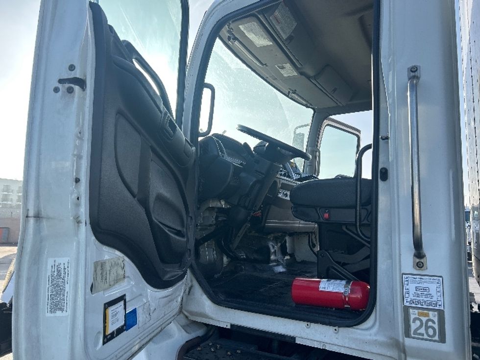 Medium Duty Box Truck-Light and Medium Duty Trucks-Hino-2019-268-Torrance-CA-343,580\n\t\tmiles-$ 23,500 - Image 16