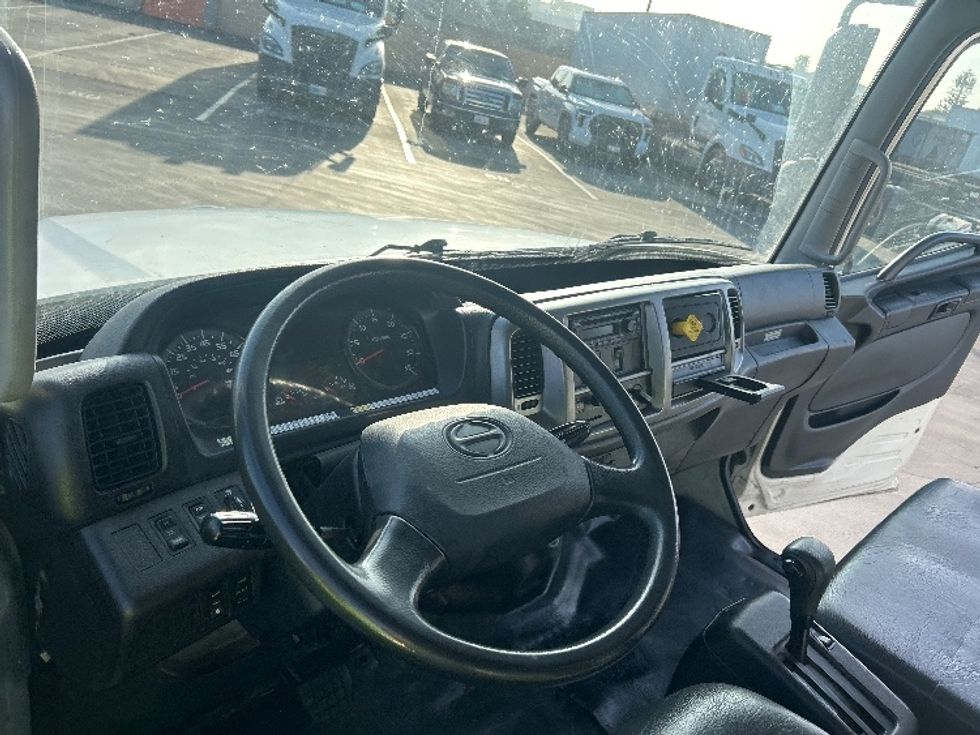 Medium Duty Box Truck-Light and Medium Duty Trucks-Hino-2019-268-Torrance-CA-343,580\n\t\tmiles-$ 23,500 - Image 17