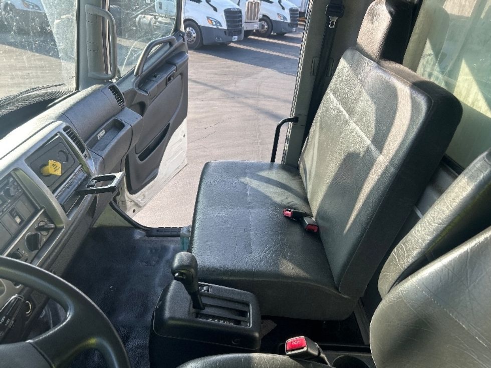 Medium Duty Box Truck-Light and Medium Duty Trucks-Hino-2019-268-Torrance-CA-343,580\n\t\tmiles-$ 23,500 - Image 19