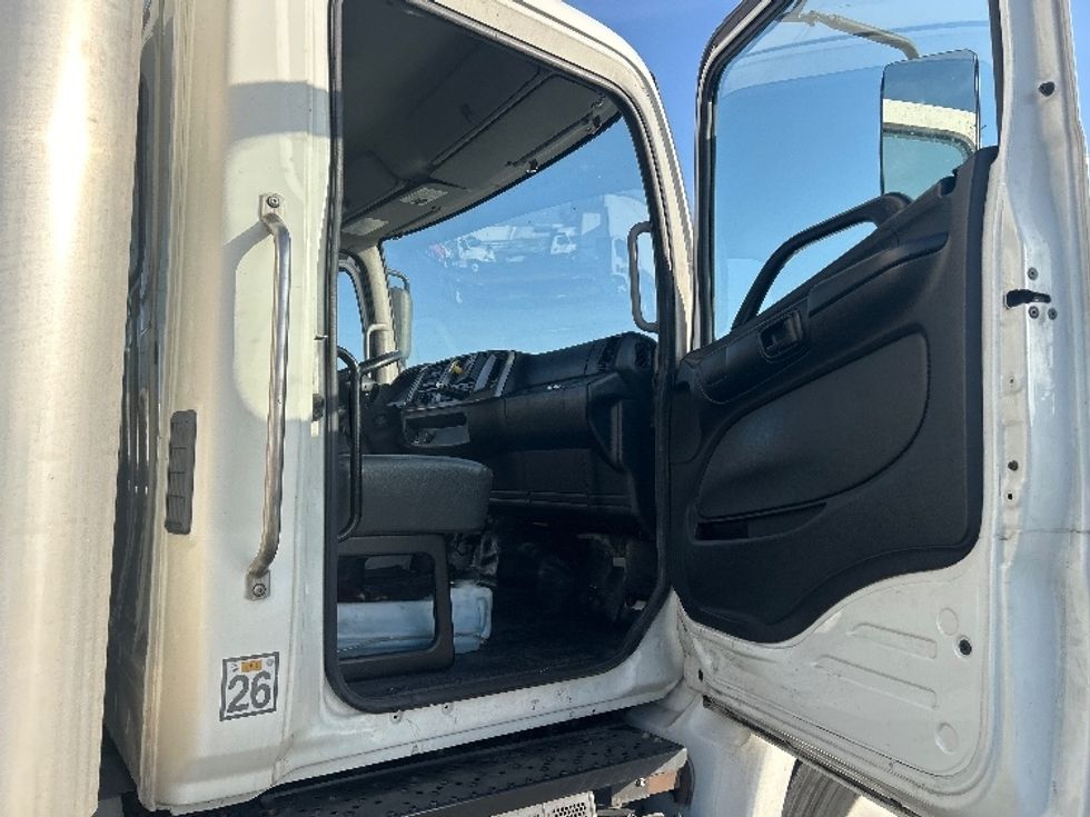 Medium Duty Box Truck-Light and Medium Duty Trucks-Hino-2019-268-Torrance-CA-343,580\n\t\tmiles-$ 23,500 - Image 20