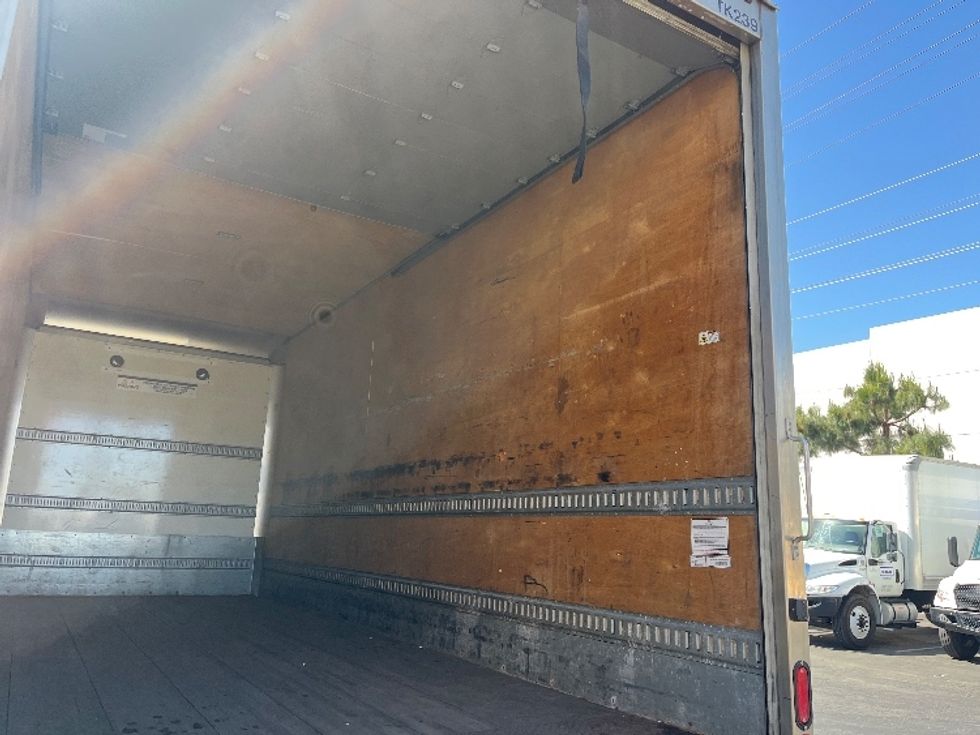 Medium Duty Box Truck-Light and Medium Duty Trucks-Hino-2019-268-Torrance-CA-64,703\n\t\tmiles-$ 53,750 - Image 12