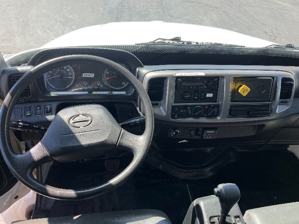 Medium Duty Box Truck-Light and Medium Duty Trucks-Hino-2019-268-Torrance-CA-64,703\n\t\tmiles-$ 53,750 - Image 18