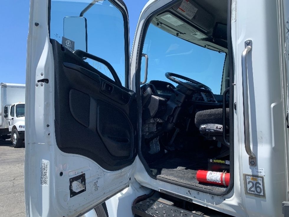 Medium Duty Box Truck-Light and Medium Duty Trucks-Hino-2019-268-Torrance-CA-69,193\n\t\tmiles-$ 61,500 - Image 16