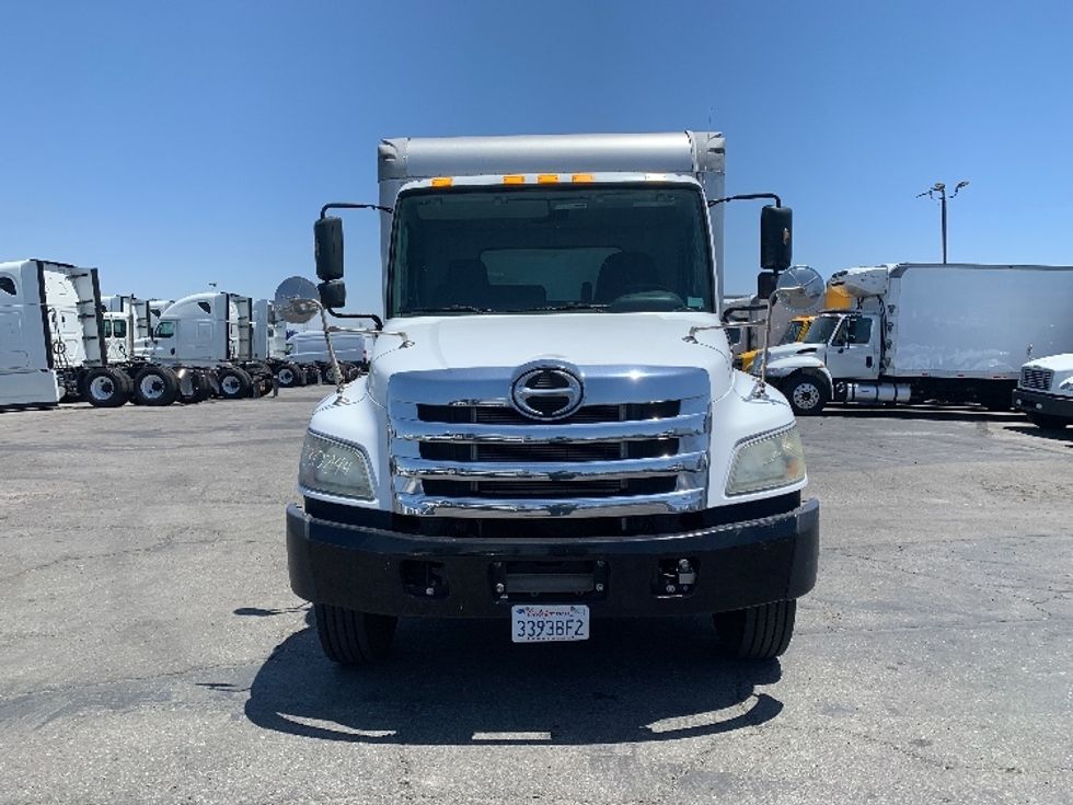 Medium Duty Box Truck-Light and Medium Duty Trucks-Hino-2019-268-Torrance-CA-69,193\n\t\tmiles-$ 61,500 - Image 2