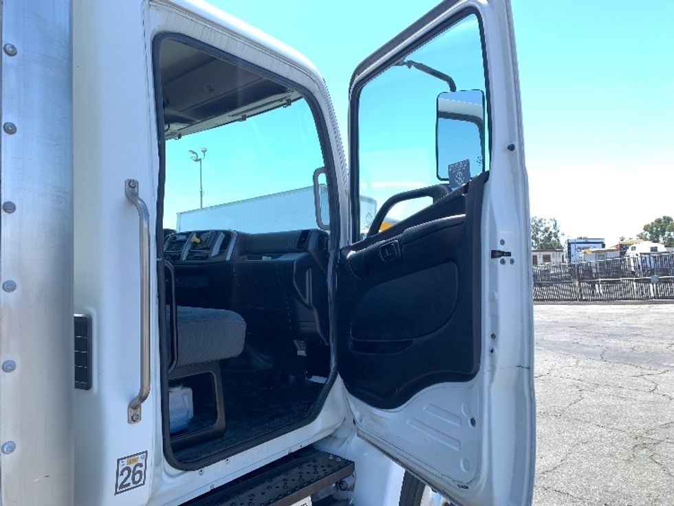 Medium Duty Box Truck-Light and Medium Duty Trucks-Hino-2019-268-Torrance-CA-69,193\n\t\tmiles-$ 61,500 - Image 20