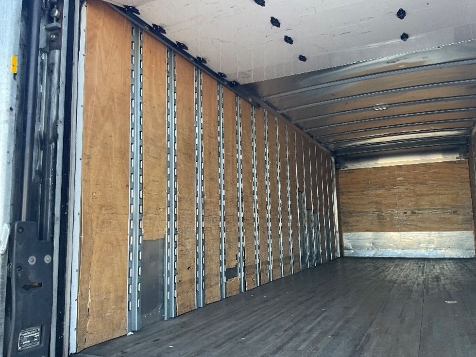 Medium Duty Box Truck-Light and Medium Duty Trucks-Hino-2019-268-Torrance-CA-92,493\n\t\tmiles-$ 61,500 - Image 11