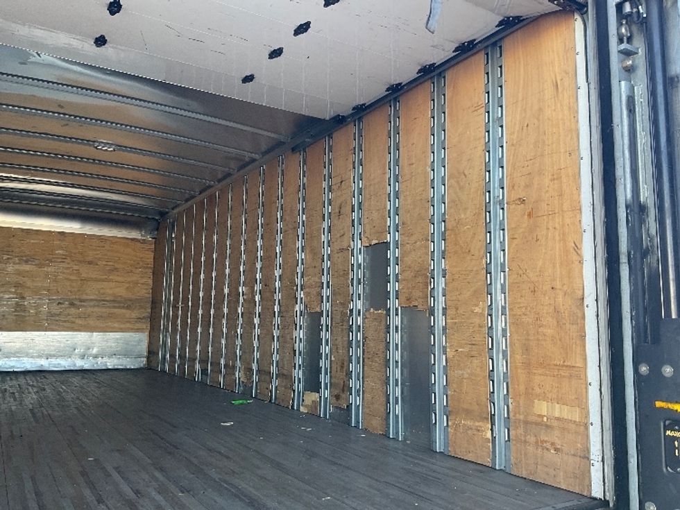 Medium Duty Box Truck-Light and Medium Duty Trucks-Hino-2019-268-Torrance-CA-92,493\n\t\tmiles-$ 61,500 - Image 12