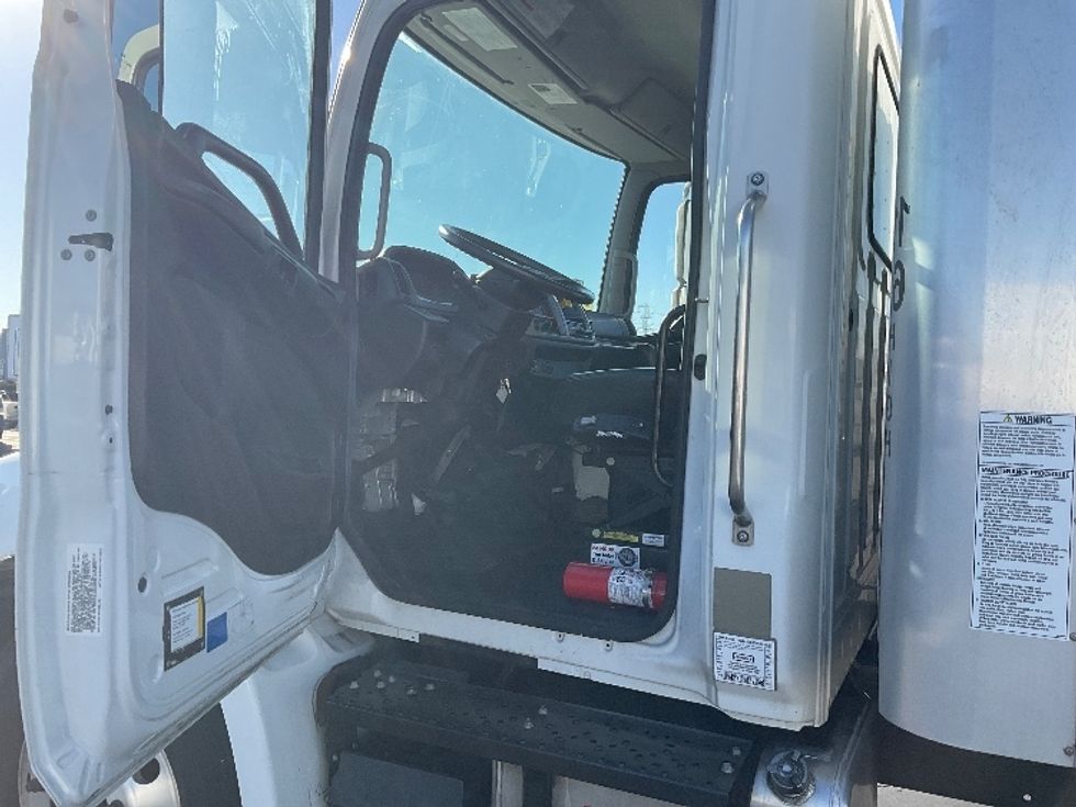 Medium Duty Box Truck-Light and Medium Duty Trucks-Hino-2019-268-Torrance-CA-92,493\n\t\tmiles-$ 61,500 - Image 16