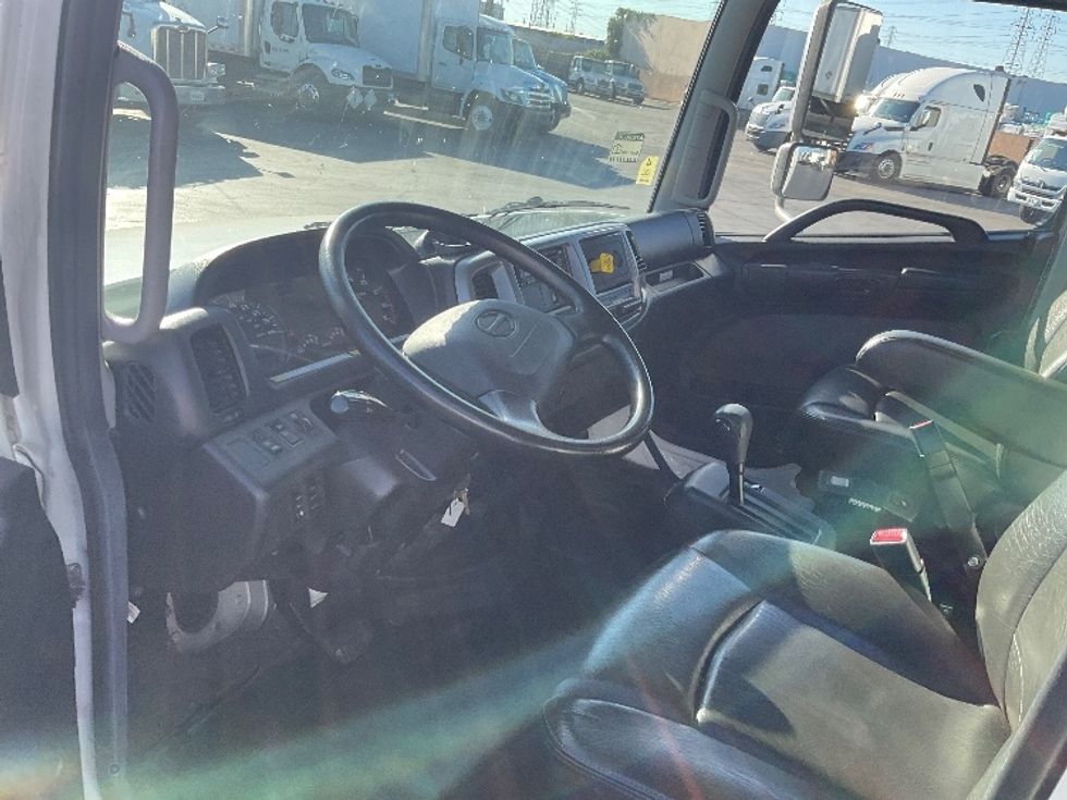 Medium Duty Box Truck-Light and Medium Duty Trucks-Hino-2019-268-Torrance-CA-92,493\n\t\tmiles-$ 61,500 - Image 17