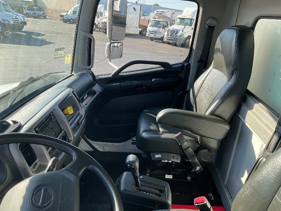 Medium Duty Box Truck-Light and Medium Duty Trucks-Hino-2019-268-Torrance-CA-92,493\n\t\tmiles-$ 61,500 - Image 19