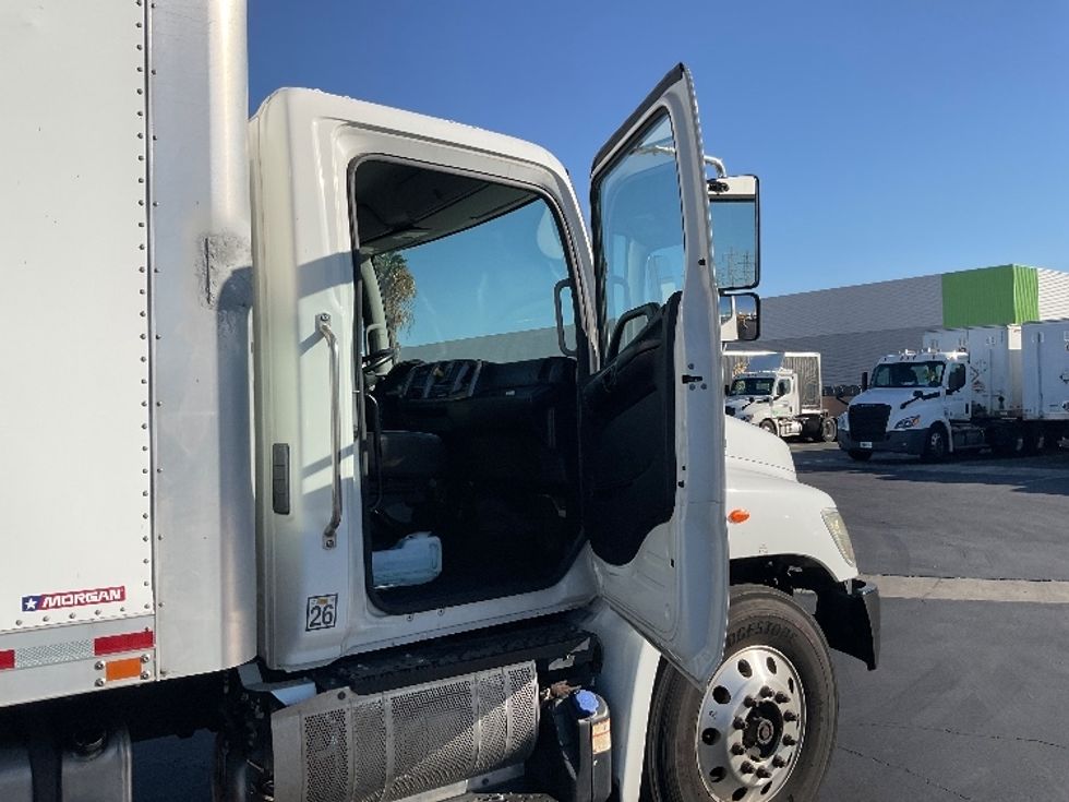 Medium Duty Box Truck-Light and Medium Duty Trucks-Hino-2019-268-Torrance-CA-92,493\n\t\tmiles-$ 61,500 - Image 20