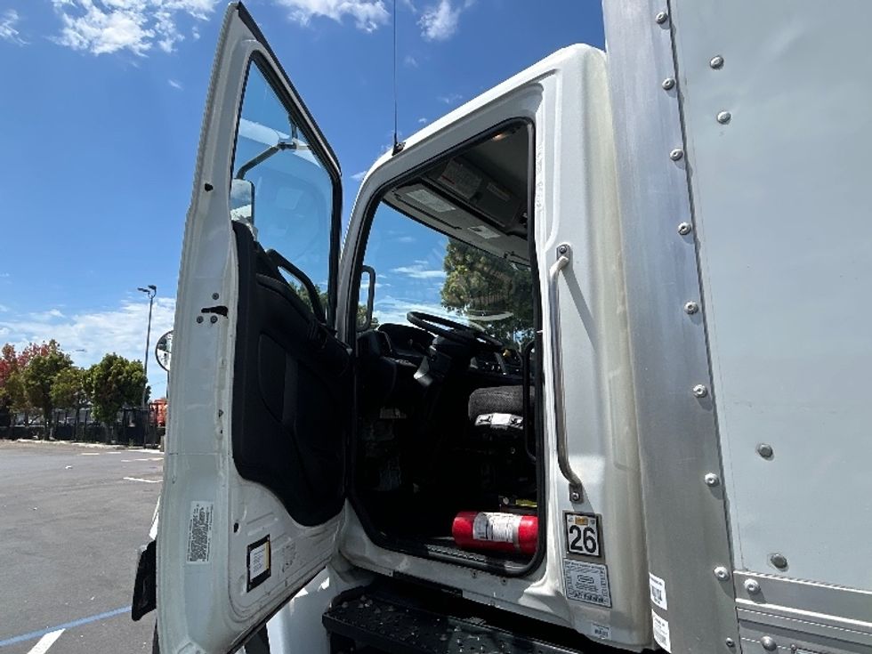 Medium Duty Box Truck-Light and Medium Duty Trucks-Hino-2019-268-Torrance-CA-95,365\n\t\tmiles-$ 64,750 - Image 15