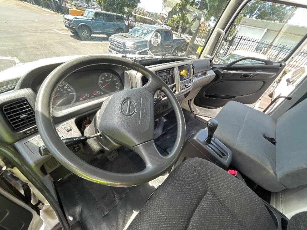 Medium Duty Box Truck-Light and Medium Duty Trucks-Hino-2019-268-Torrance-CA-95,365\n\t\tmiles-$ 64,750 - Image 16