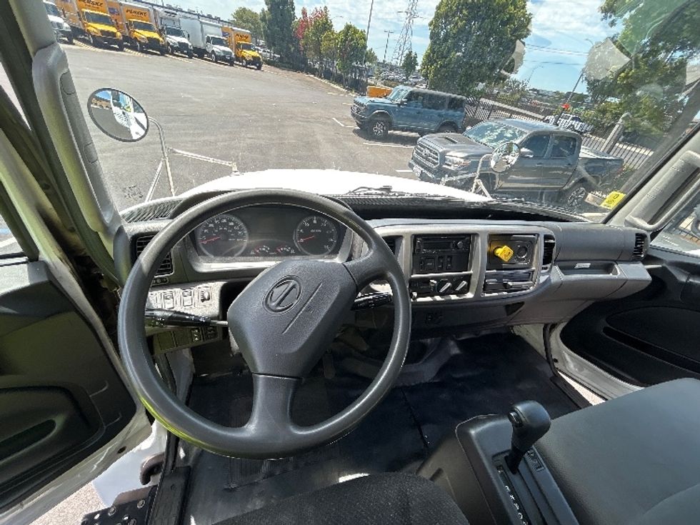 Medium Duty Box Truck-Light and Medium Duty Trucks-Hino-2019-268-Torrance-CA-95,365\n\t\tmiles-$ 64,750 - Image 17