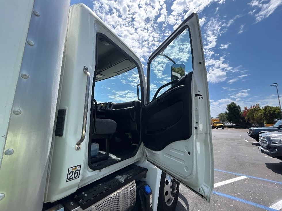 Medium Duty Box Truck-Light and Medium Duty Trucks-Hino-2019-268-Torrance-CA-95,365\n\t\tmiles-$ 64,750 - Image 19