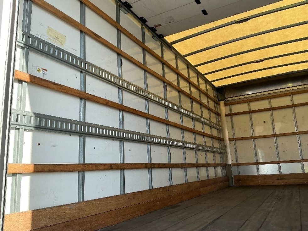 Medium Duty Box Truck-Light and Medium Duty Trucks-Hino-2019-268-Torrance-CA-95,692\n\t\tmiles-$ 51,500 - Image 11