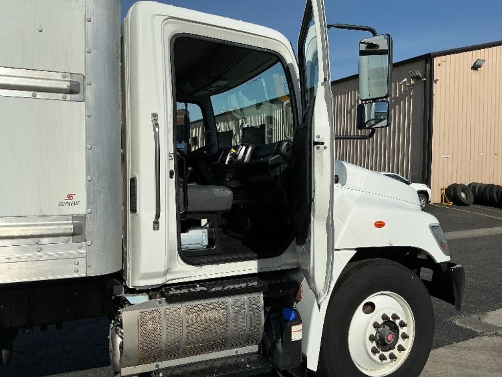 Medium Duty Box Truck-Light and Medium Duty Trucks-Hino-2019-268-Torrance-CA-95,692\n\t\tmiles-$ 51,500 - Image 17