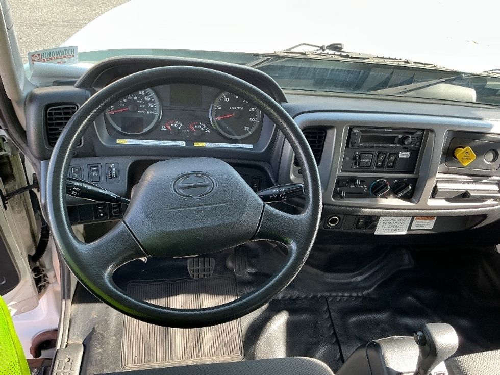 Medium Duty Box Truck-Light and Medium Duty Trucks-Hino-2019-268-Torrance-CA-95,692\n\t\tmiles-$ 51,500 - Image 18