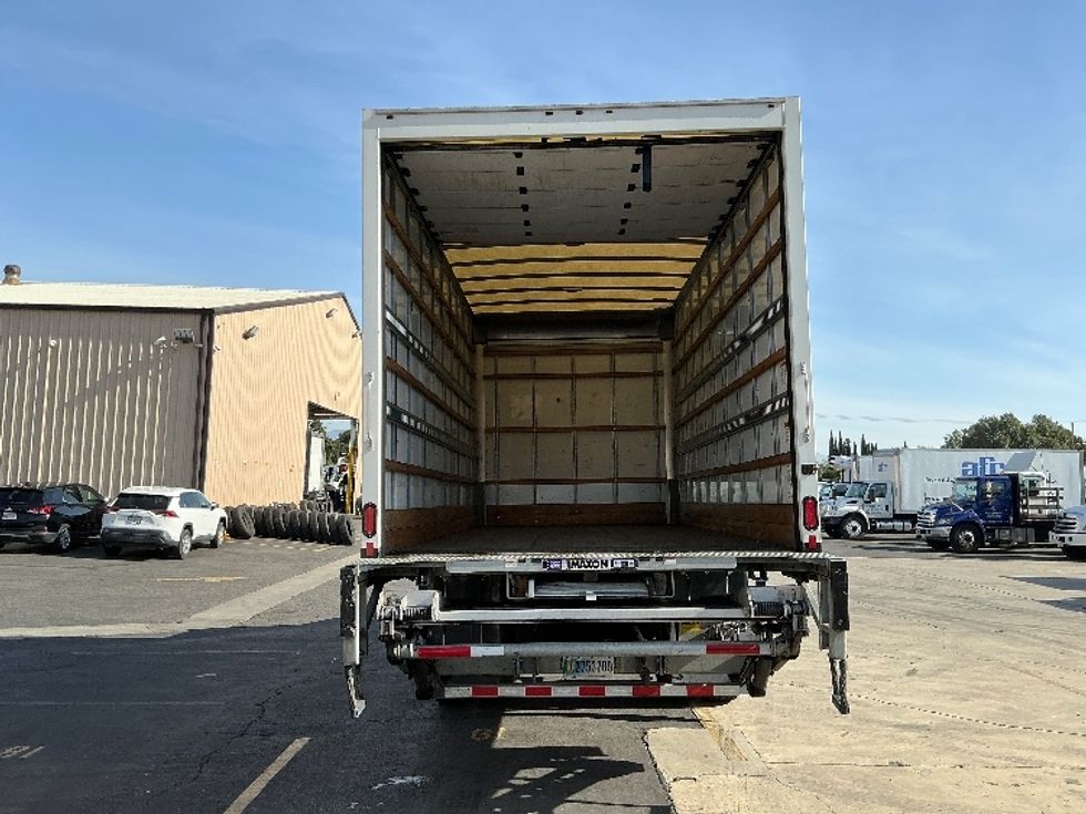 Medium Duty Box Truck-Light and Medium Duty Trucks-Hino-2019-268-Torrance-CA-95,692\n\t\tmiles-$ 51,500 - Image 8