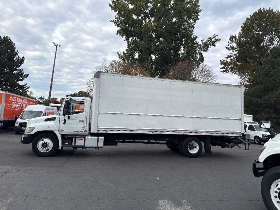 Medium Duty Box Truck-Light and Medium Duty Trucks-Hino-2019-268-Tukwila-WA-155,600\n\t\tmiles-$ 54,500 - Image 4