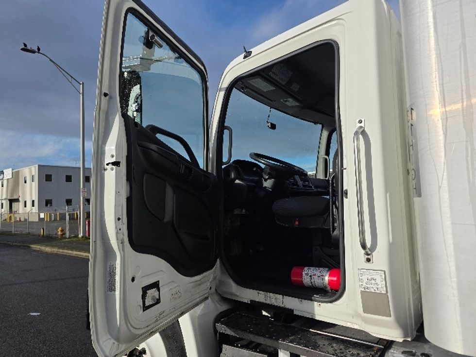Medium Duty Box Truck-Light and Medium Duty Trucks-Hino-2019-268-Tukwila-WA-174,607\n\t\tmiles-$ 51,500 - Image 16